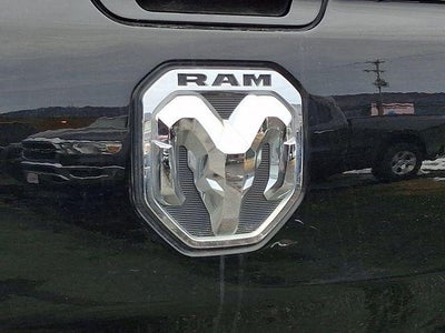2020 RAM 1500 Big Horn Crew Cab 4x4 5'7" Box