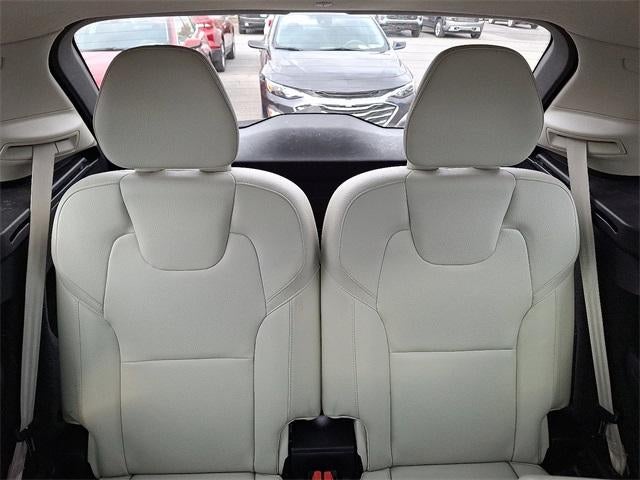 2022 Volvo XC90 T5 Momentum 7 Passenger