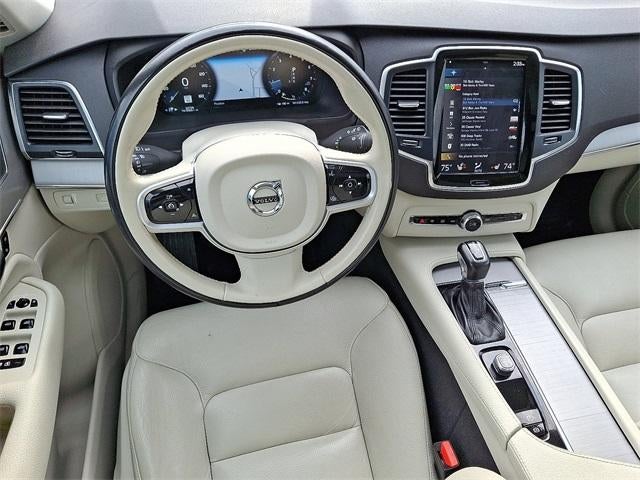 2022 Volvo XC90 T5 Momentum 7 Passenger