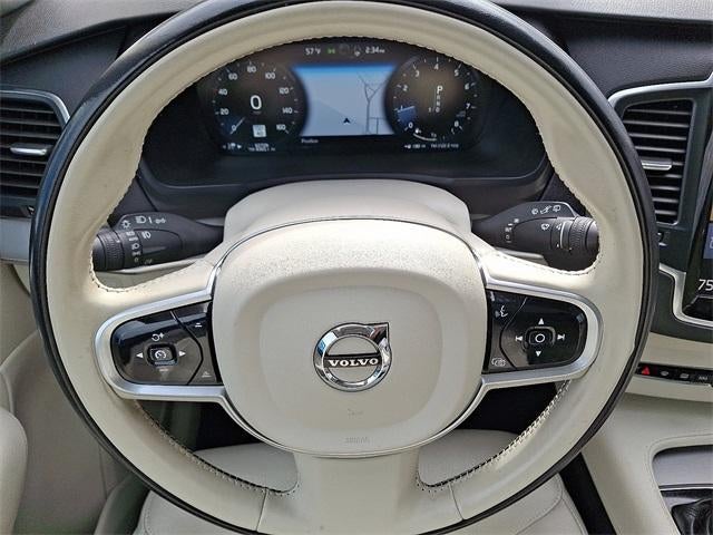 2022 Volvo XC90 T5 Momentum 7 Passenger