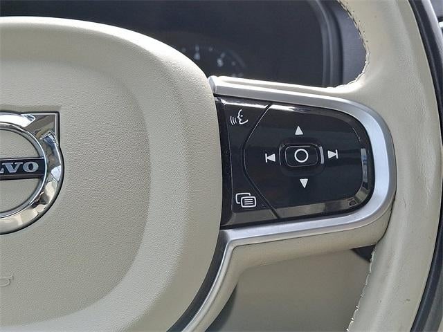 2022 Volvo XC90 T5 Momentum 7 Passenger