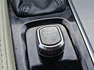 2022 Volvo XC90 T5 Momentum 7 Passenger