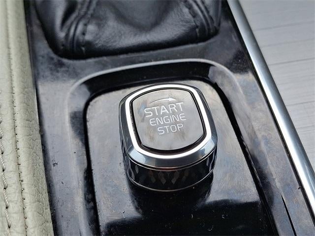 2022 Volvo XC90 T5 Momentum 7 Passenger