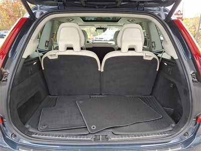 2022 Volvo XC90 T5 Momentum 7 Passenger