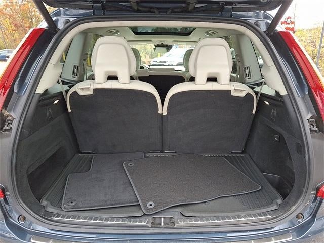 2022 Volvo XC90 T5 Momentum 7 Passenger